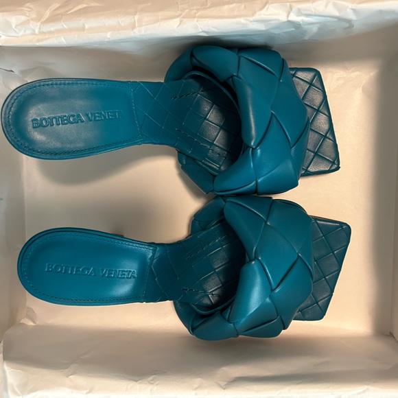 ❌SOLD❌Bottega Veneta Maxi Tabolare Lido Sandal, acid turquoise color, size36 - Picture 5 of 8